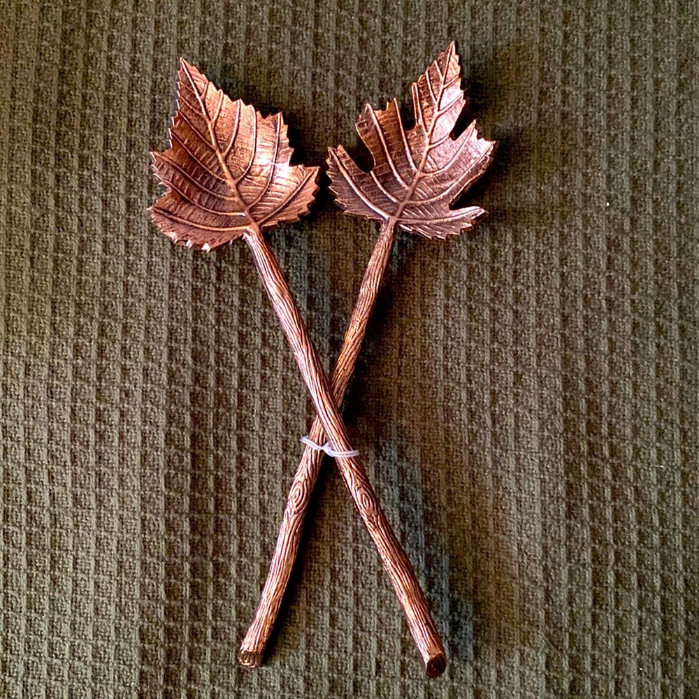NWOT- Leaf Shaped Servers